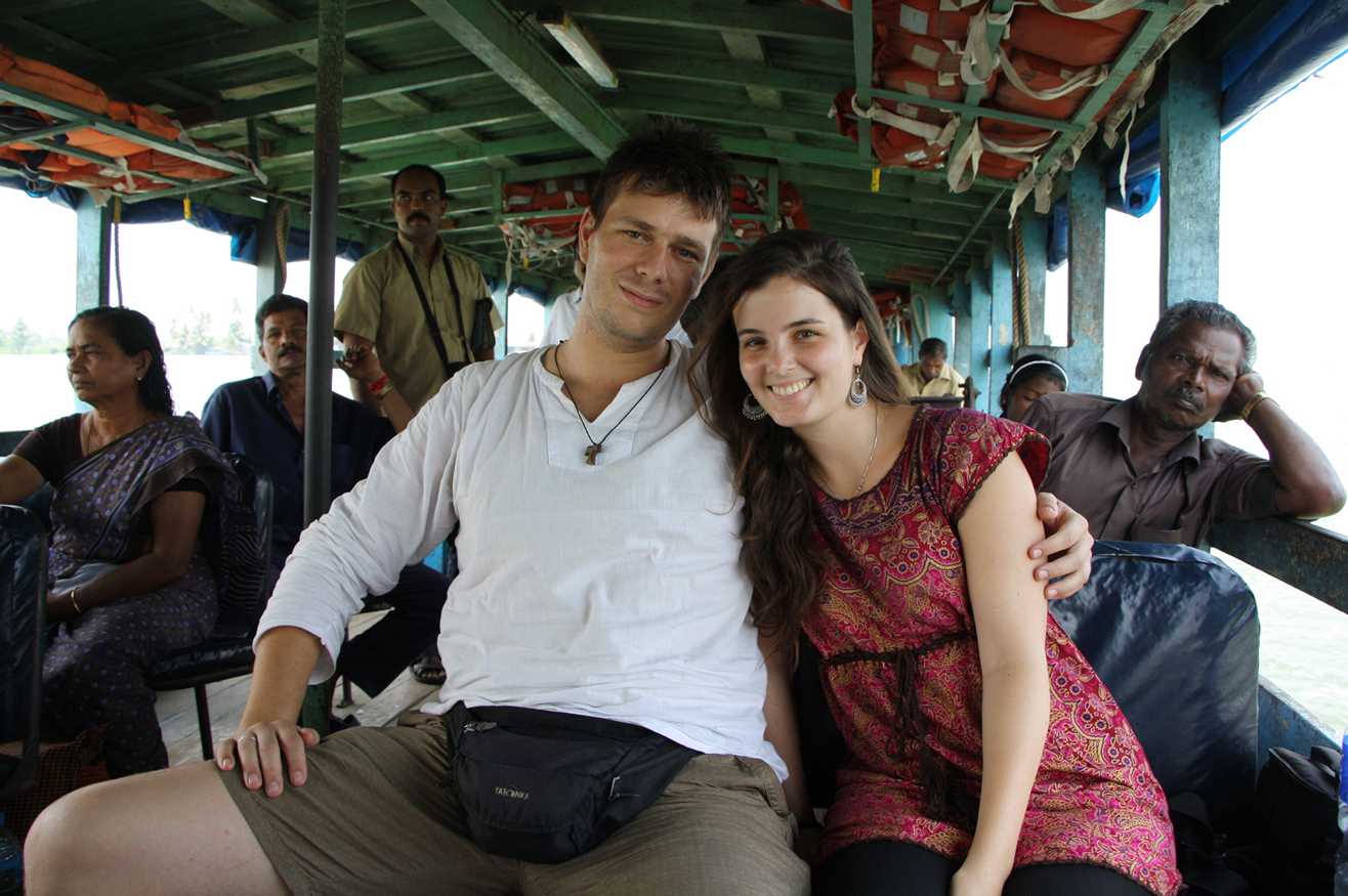 Edvárd és Dóri mosolyognak