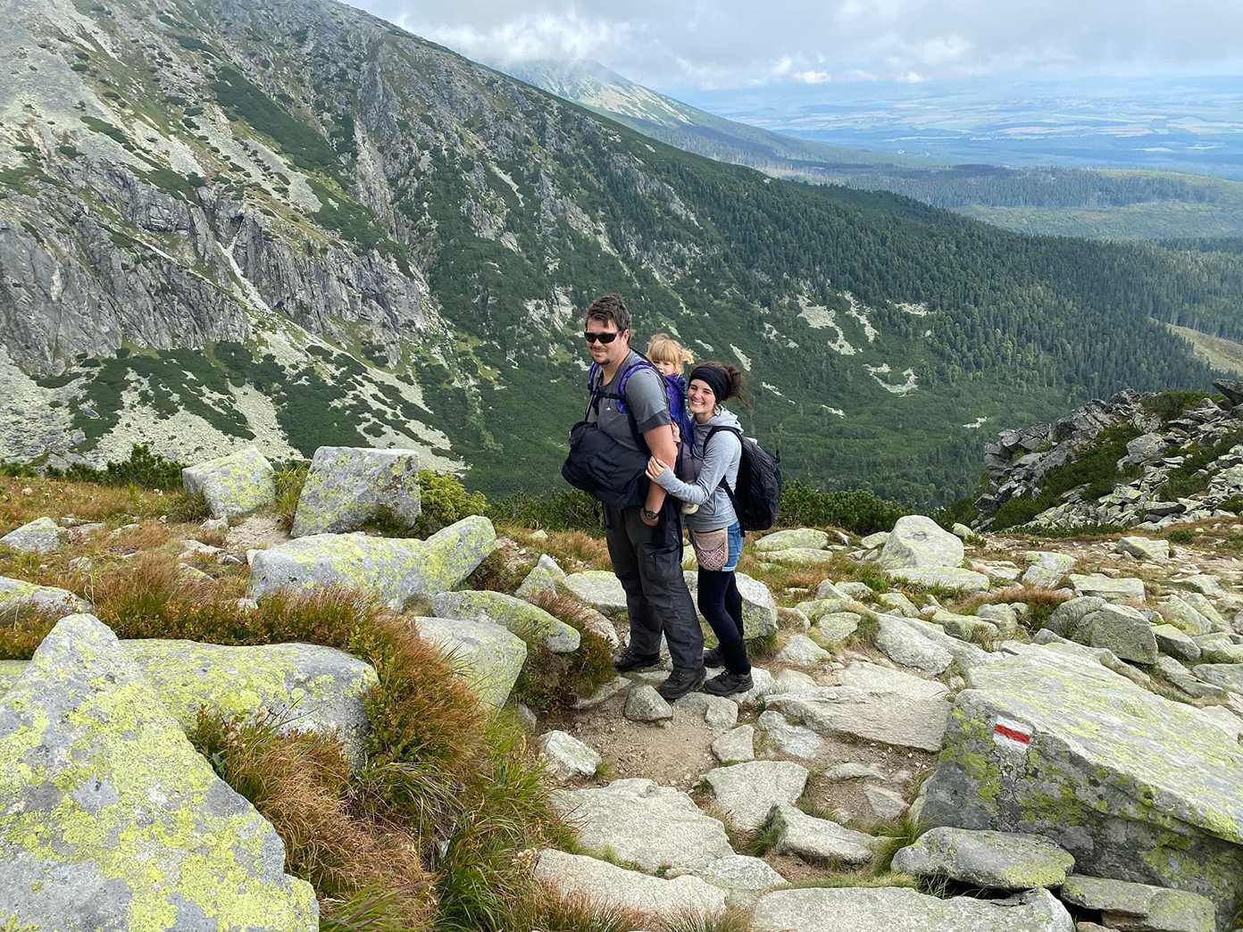 Edvárd Maja és Dóri túra közben