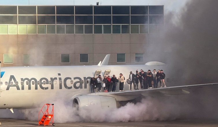 US-PLANE-ACCIDENT-FIRE - Startlap Utazás