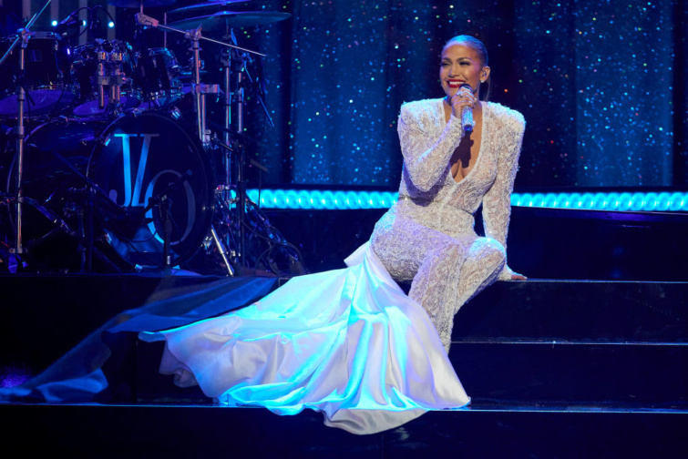 Jennifer lopez - Startlap Utazás Jennifer Lopez énekel