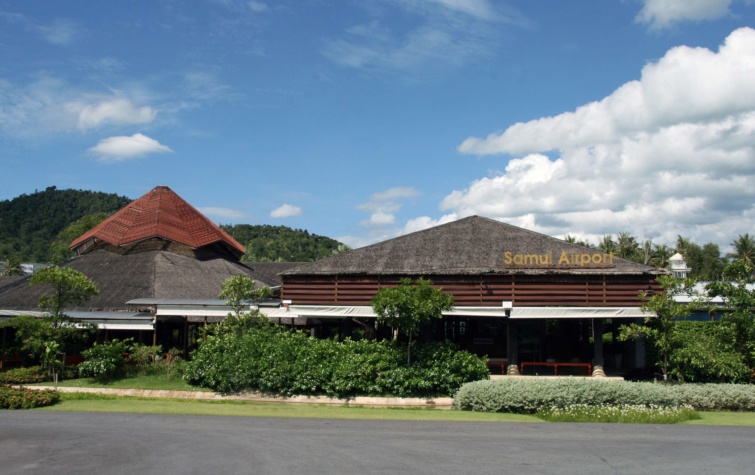 Thaiföld bungalós reptere távolabbról épületekkel