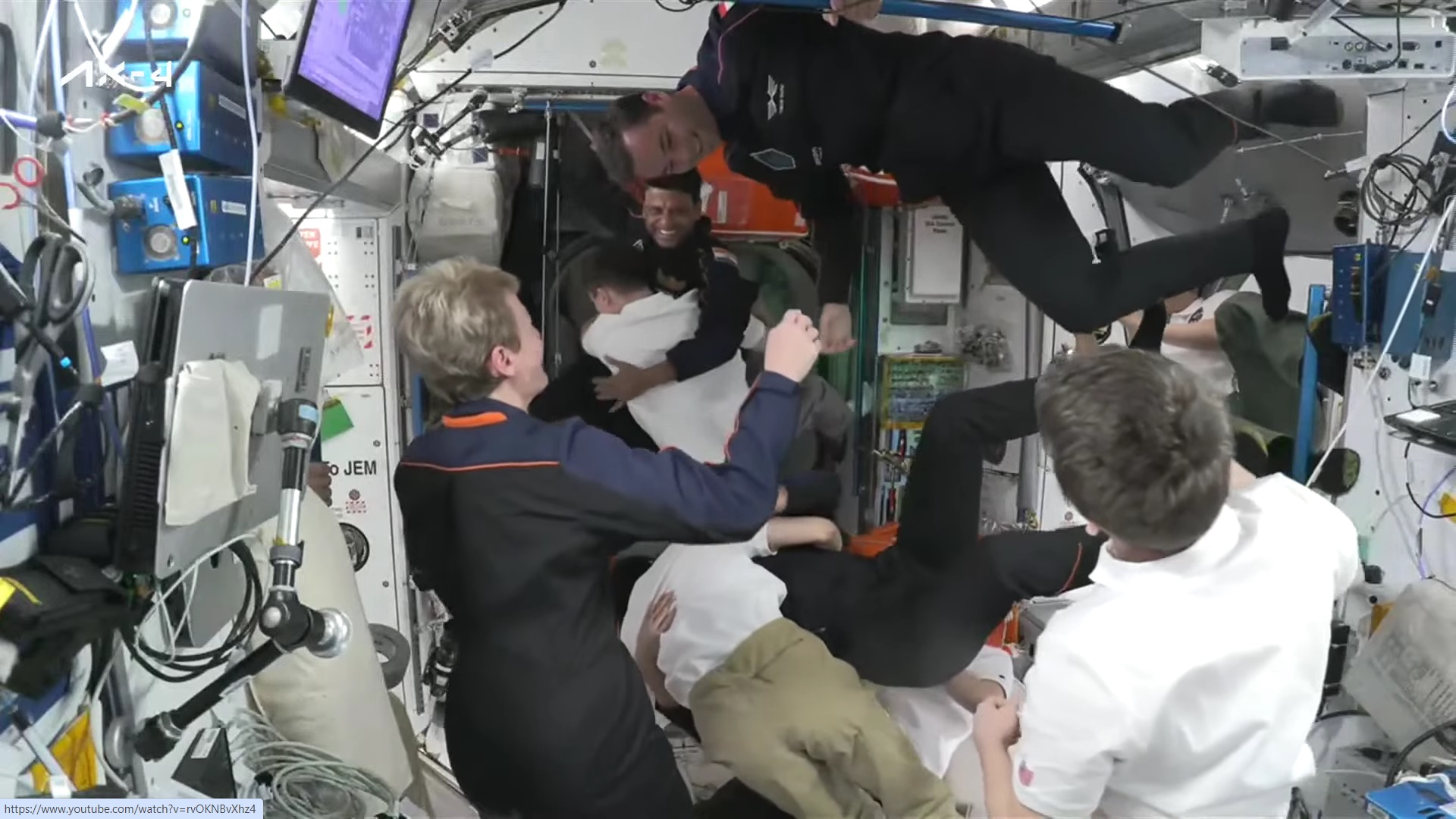 Kapu Tibor és űrhajóstársai a Nemzetközi Űrállomás fedélzetén