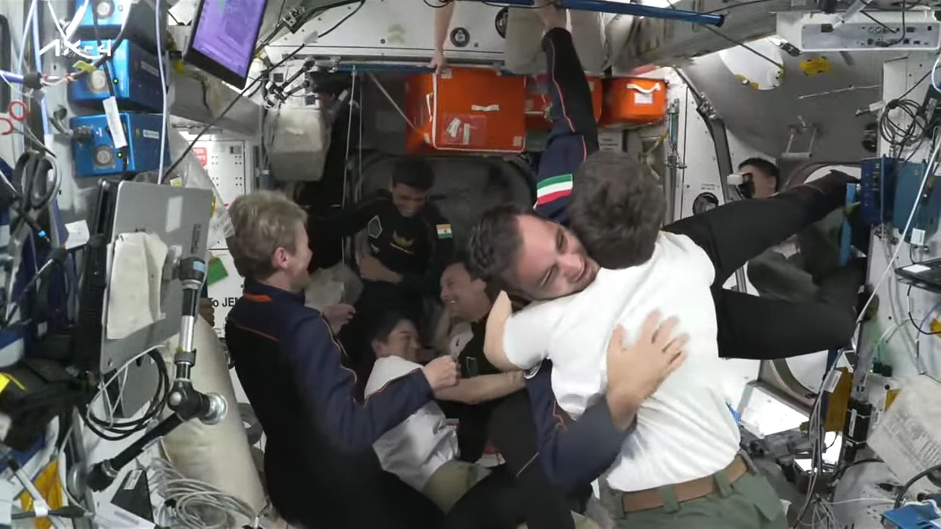 Kapu Tibor és űrhajóstársai a Nemzetközi Űrállomás fedélzetén