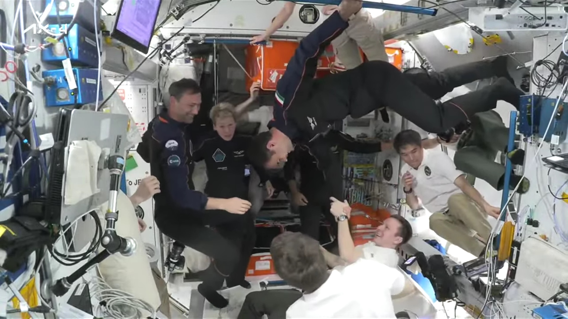 Kapu Tibor és űrhajóstársai a Nemzetközi Űrállomás fedélzetén