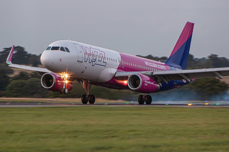 Wizzair repülőgép felszállás közben