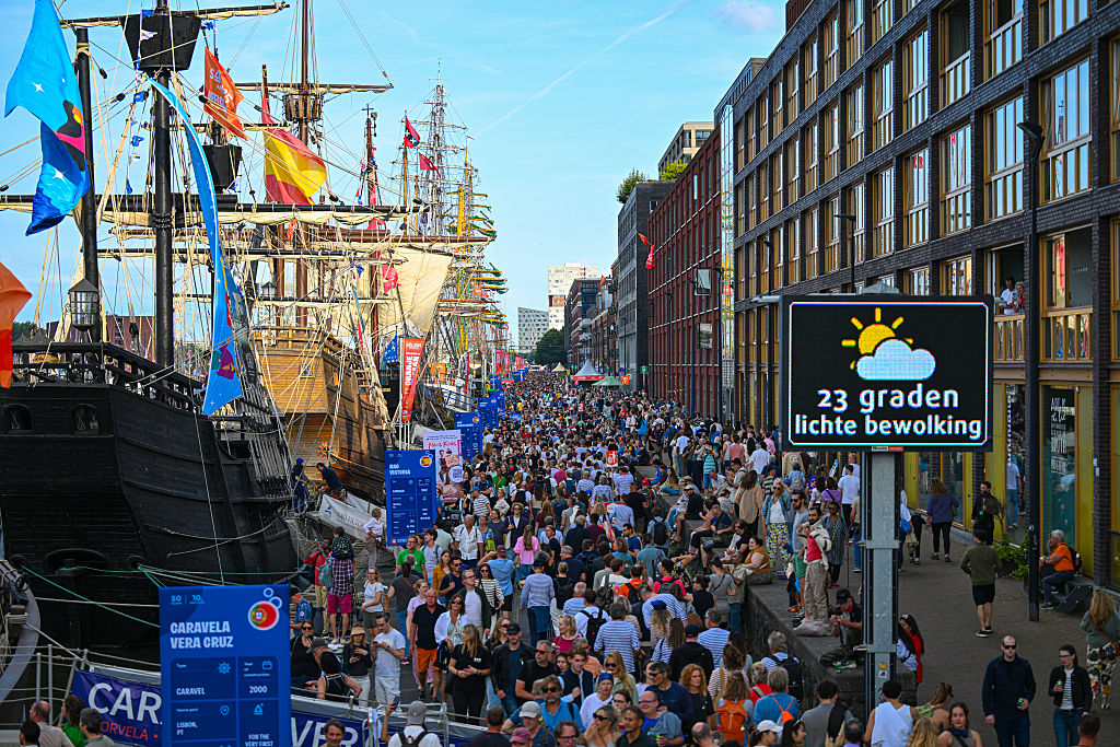 Nagy tömeg amszterdamban