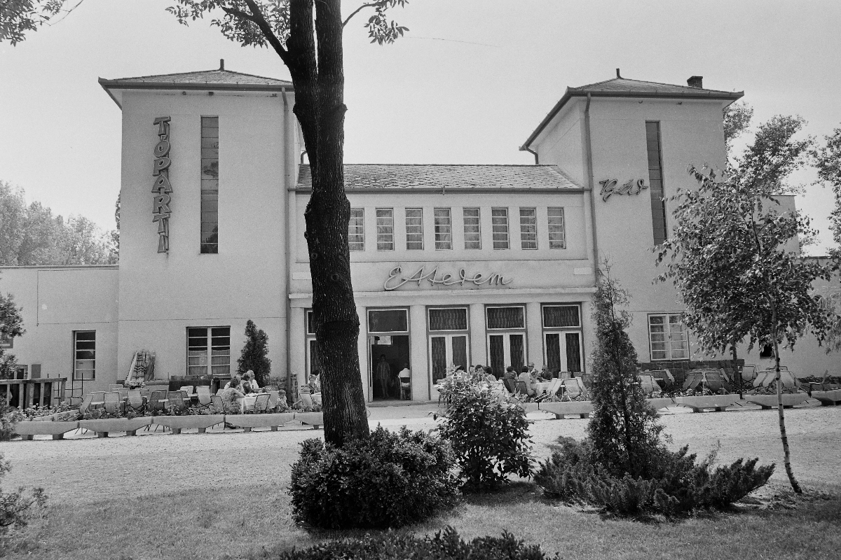 A balatonszárszói Tóparti étterem