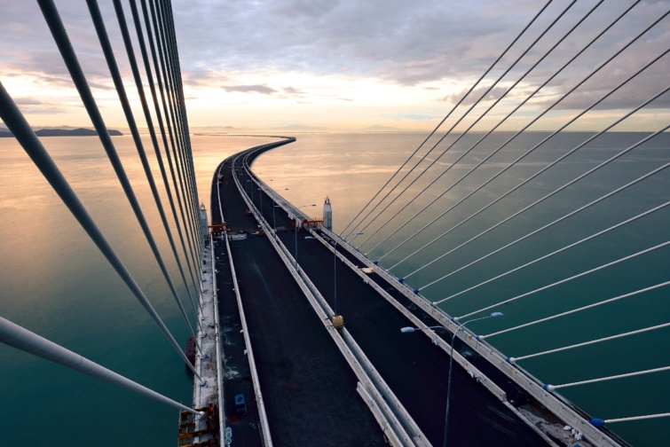 Függőhíd a tenger felett