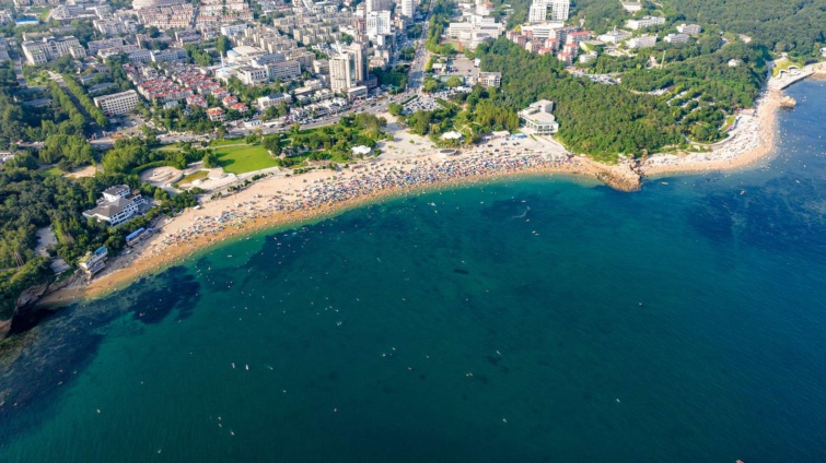 Kínai strand tömeggel felülnézetből
