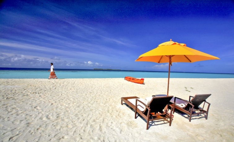 Nyugágyak a tengerparton