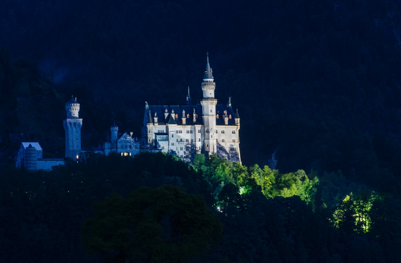 A Neuschwanstein kastély éjjel