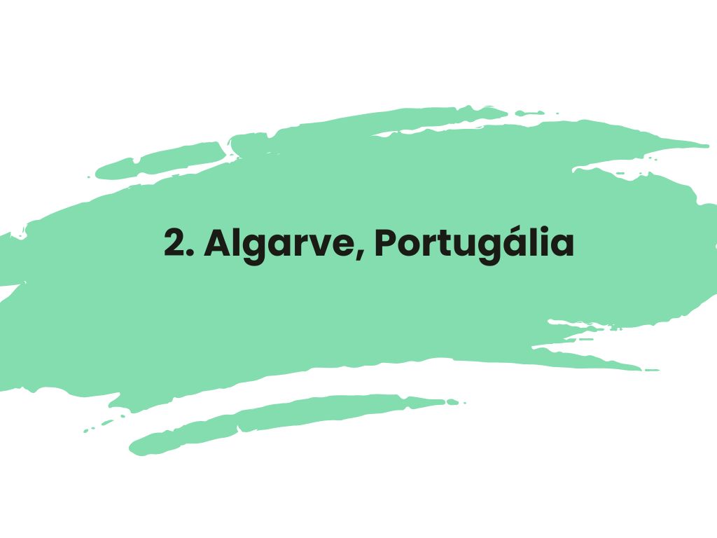 A gyönyörű sziklapartok, napsütötte strandok és festői halászfalvak miatt vált Európa egyik kedvenc tengerparti úti céljává.