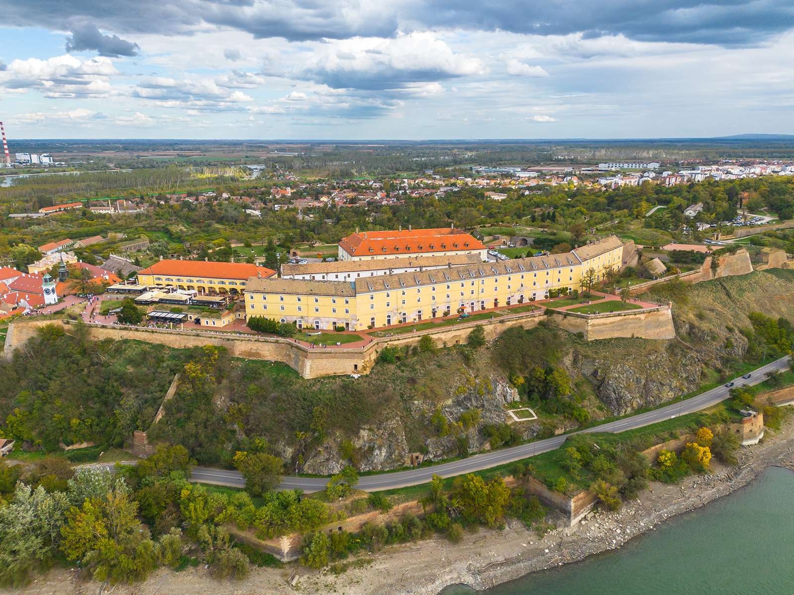 Újvidék városának széle távolról