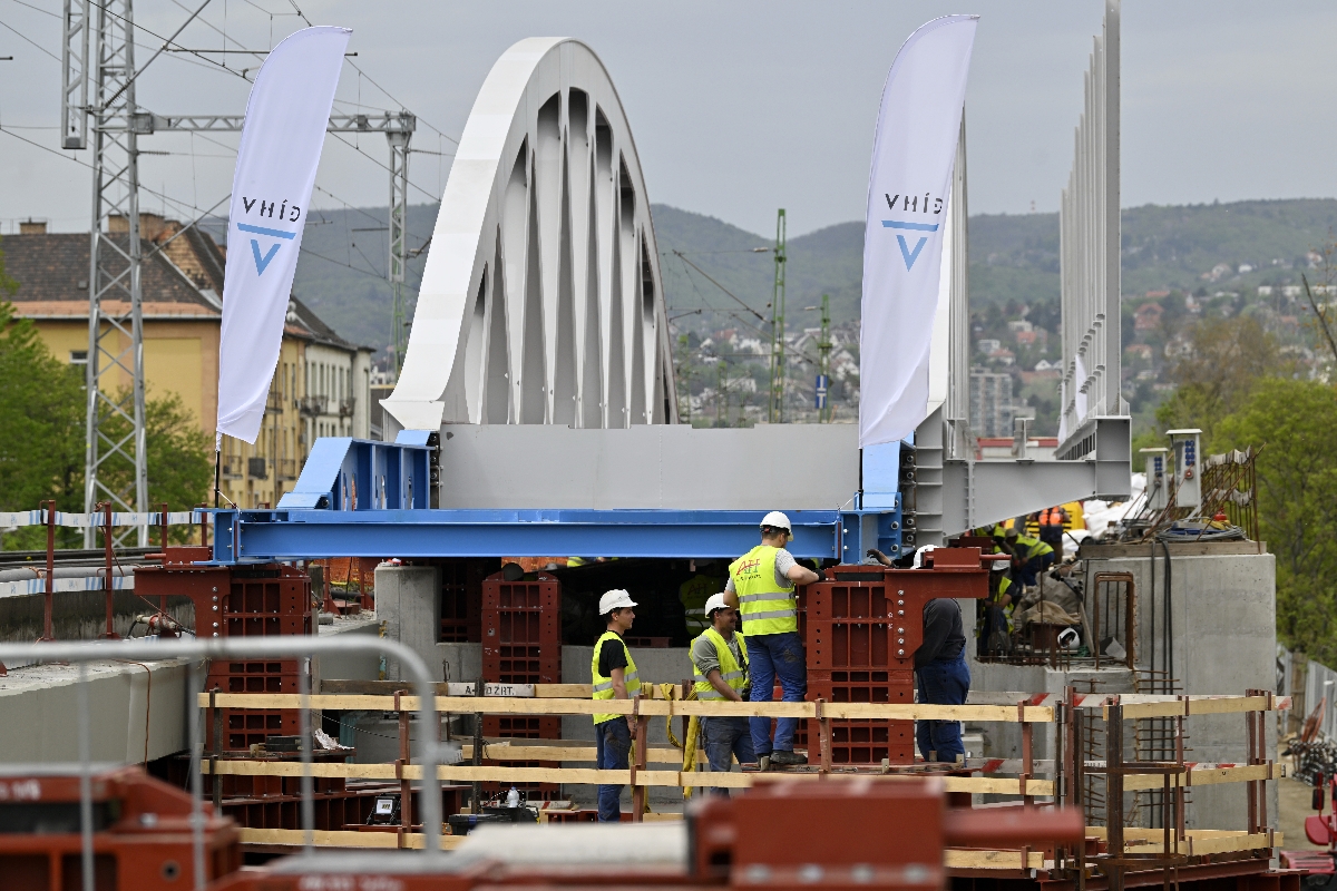 Helyére kerül a Szerémi út és az 1-es villamosvonal feletti