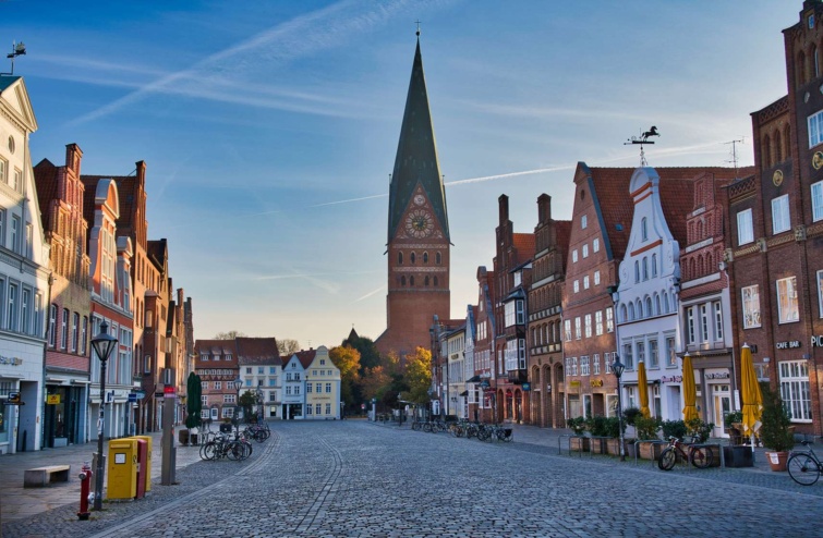 Luneburg óvárosa templommal