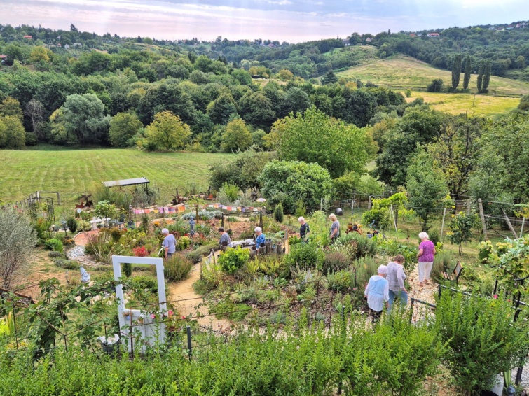 Táncoslapi Füves Porta és Meztéllábas Kert, Zalaegerszeg