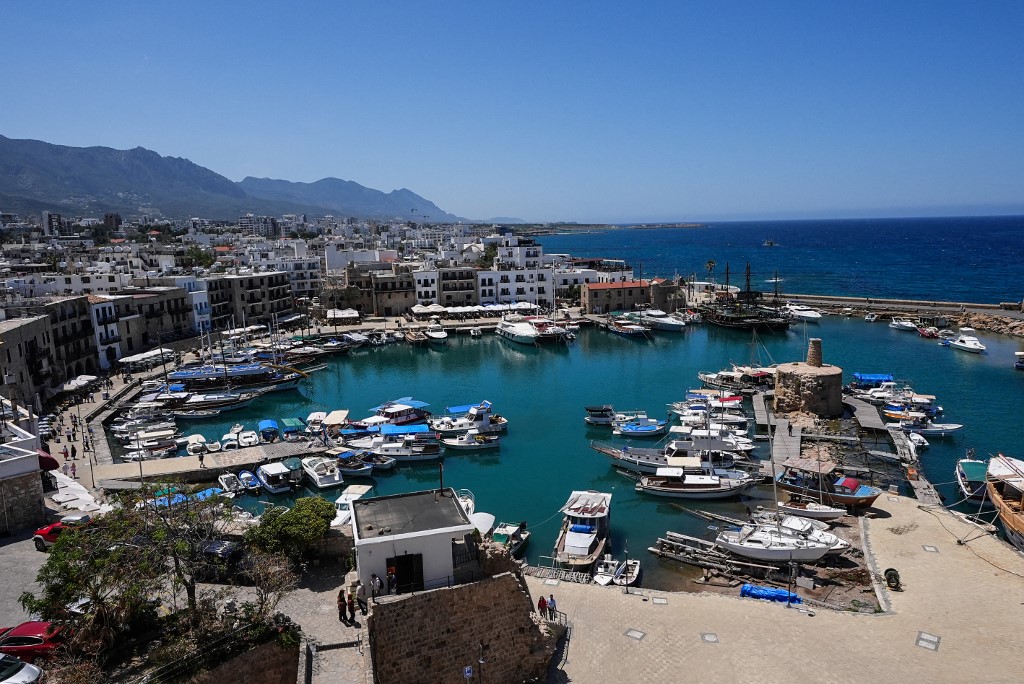 Kyrenia kikötője hajókkal