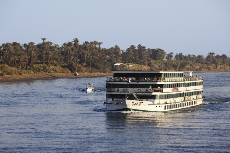 Egy hajó az egyiptomi Nílus folyón
