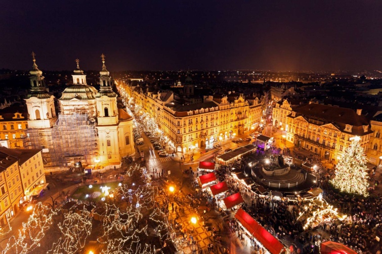 Prágai karácsonyi vásár felülről