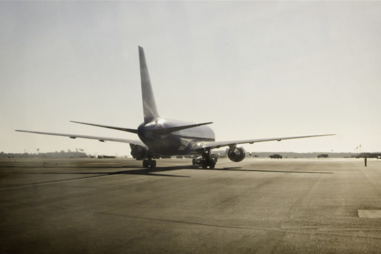 Repülőgép a felszállópályán