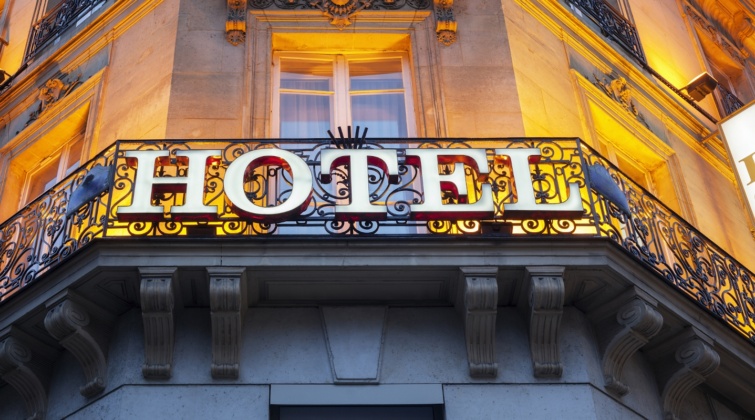 Egy hotel homlokzata