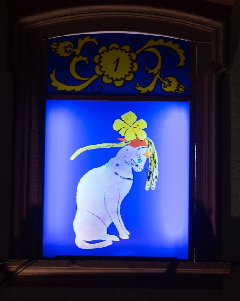 Cica díszítés az ablakban