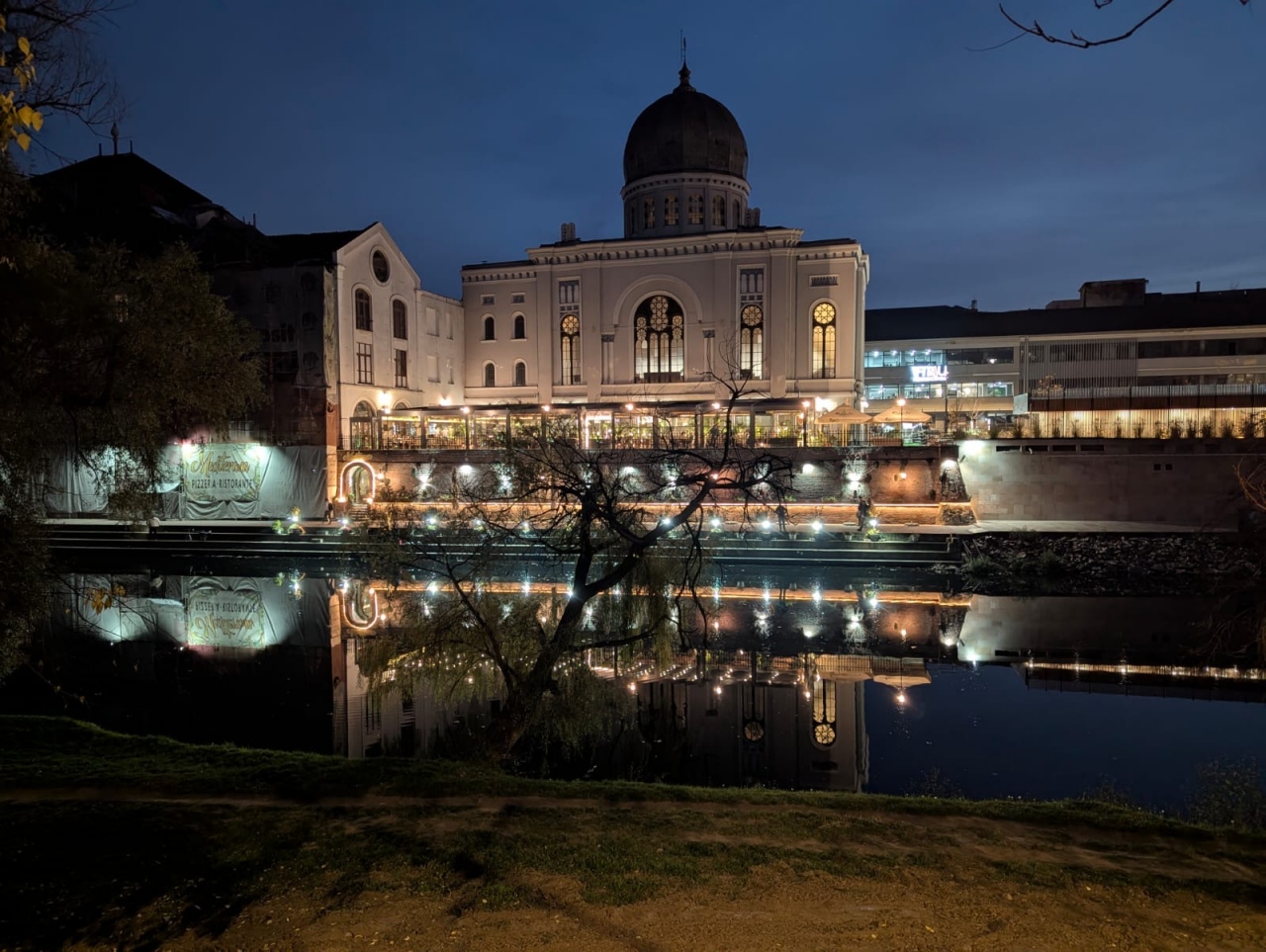 Nagyvárad, Sebes-Körös part esti fényekben