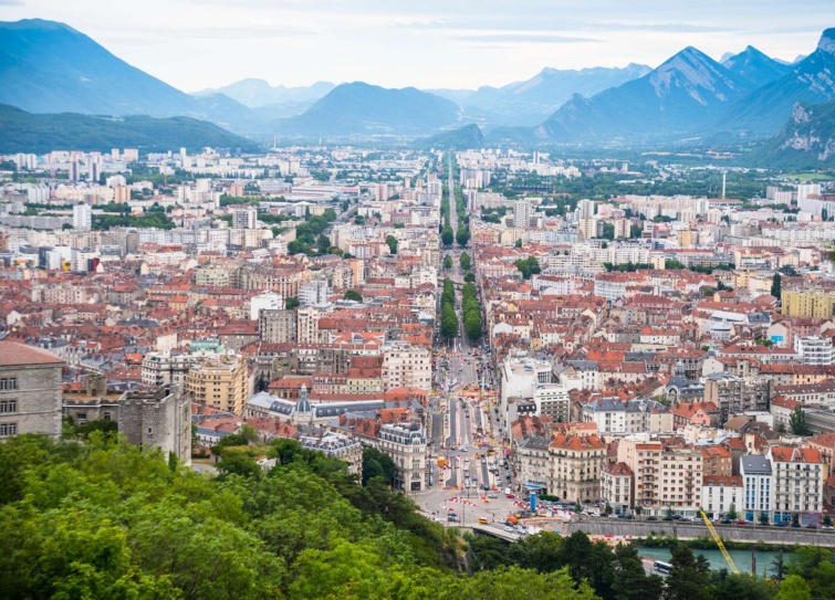 Grenoble városa felülnézetből