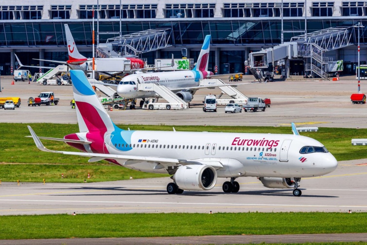 Eurowings repülőgép a kifutón