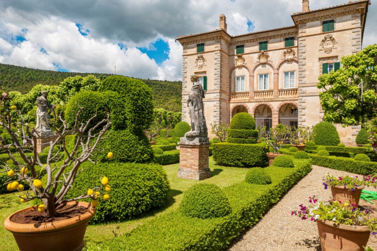 Cetinale nemesi villája.