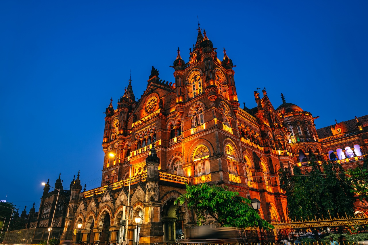 A Chhatrapati Shivaj Maharaj Terminus éjjel kivilágítva