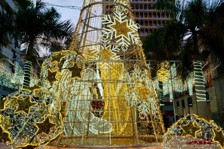 Karácsonyi díszítés Tenerife utcáján.