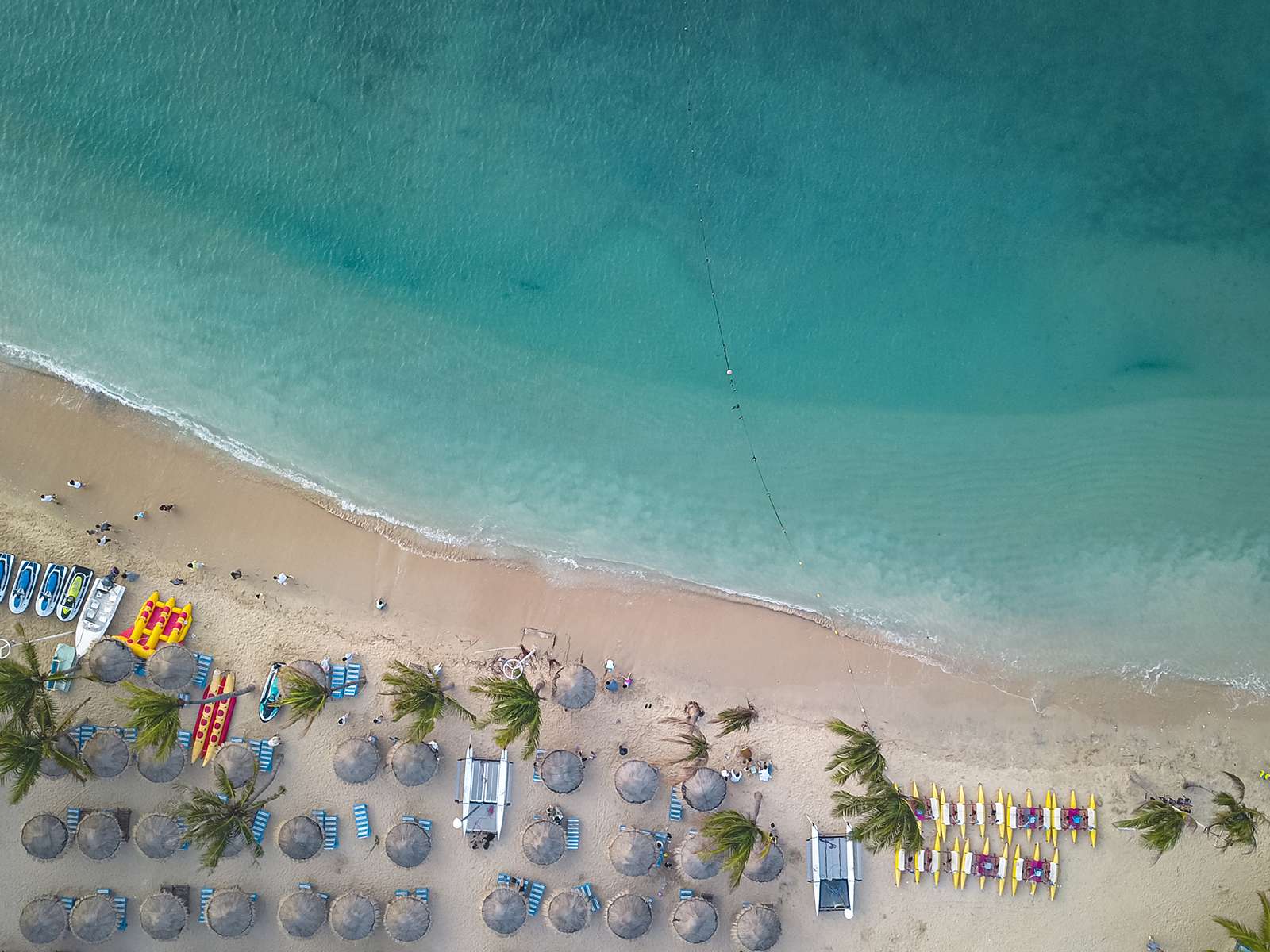 Homokos tengerpart felülről