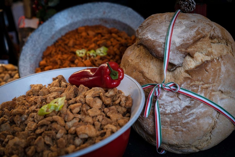 Töpörtyű Kenyérrel