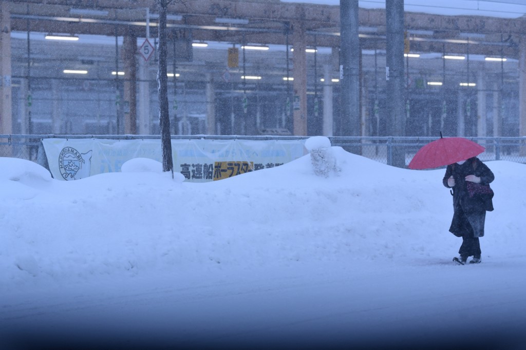 Aomori vasútállomása a hótakaró alatt