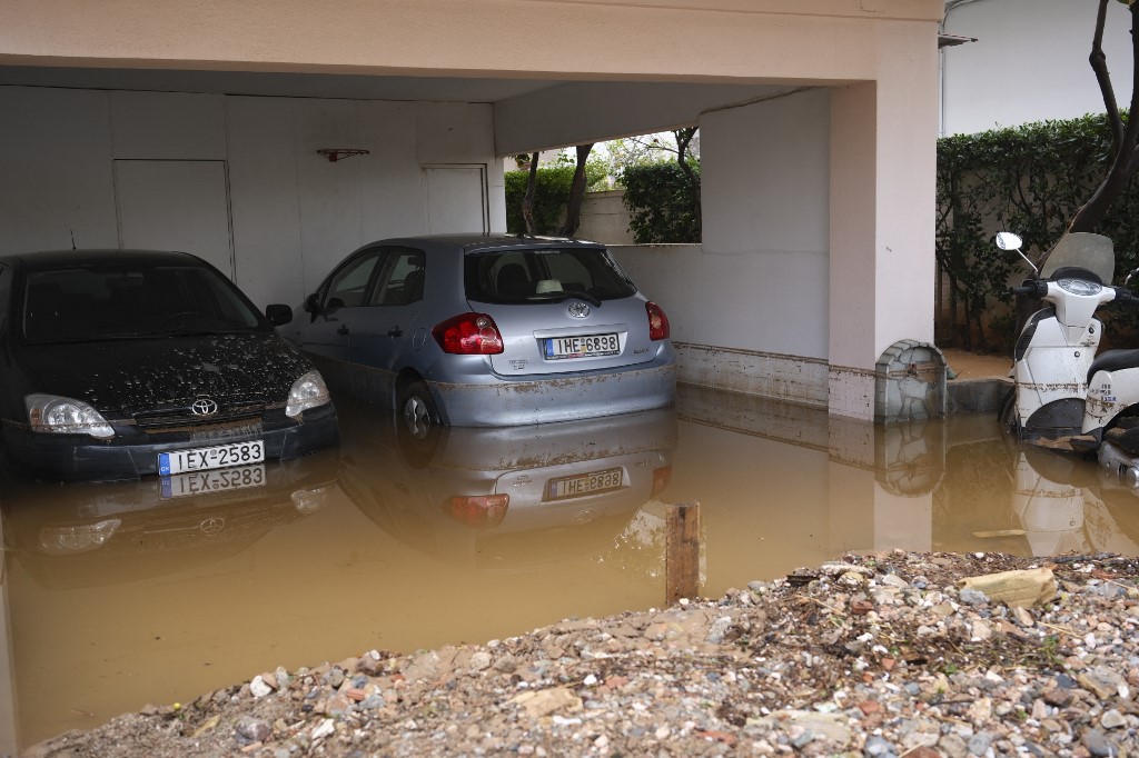 A garázsban áll a víz