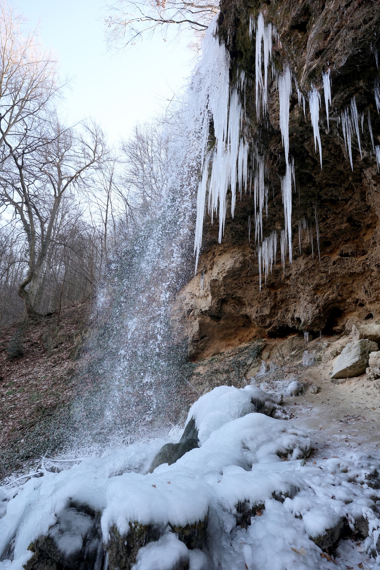 A befagyott lilafüredi vízesés