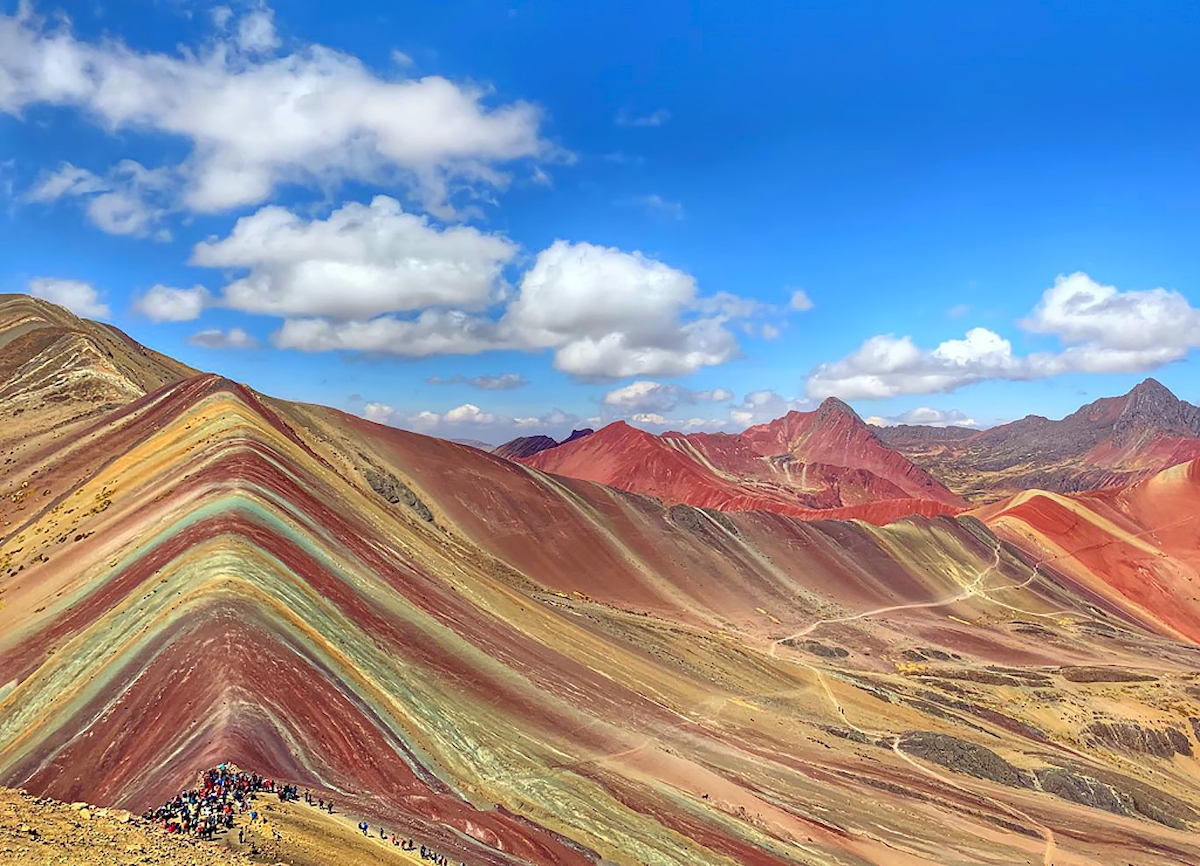 Színes hegyoldal Peruban