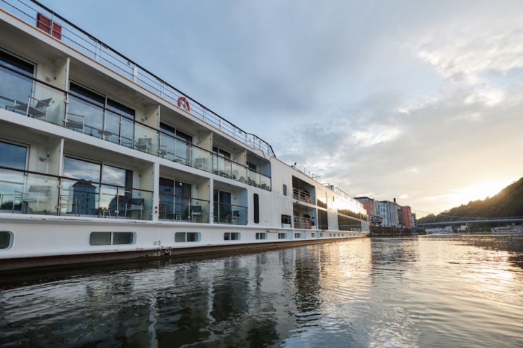 Szállodahajó a Dunán