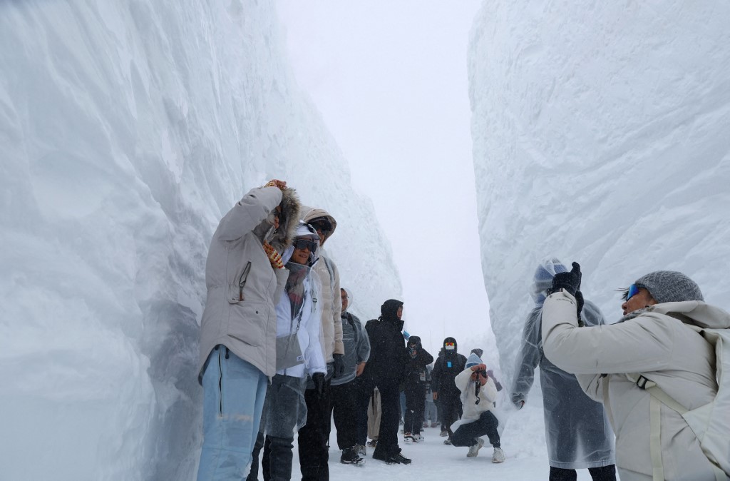A Toyamát és Naganót összekötő hófal