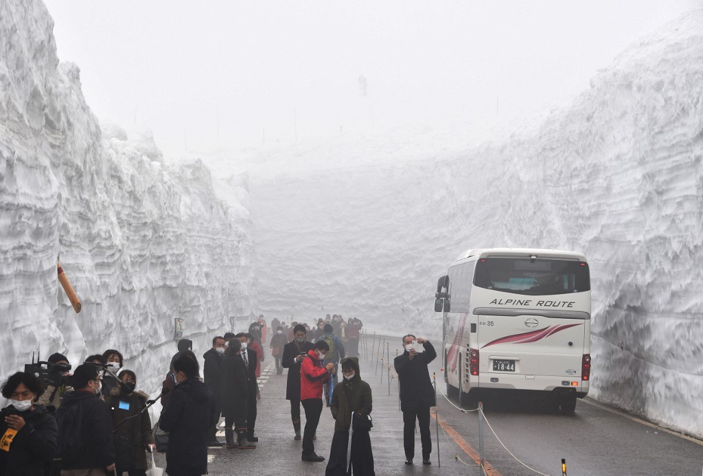 A Toyamát és Naganót összekötő hófal