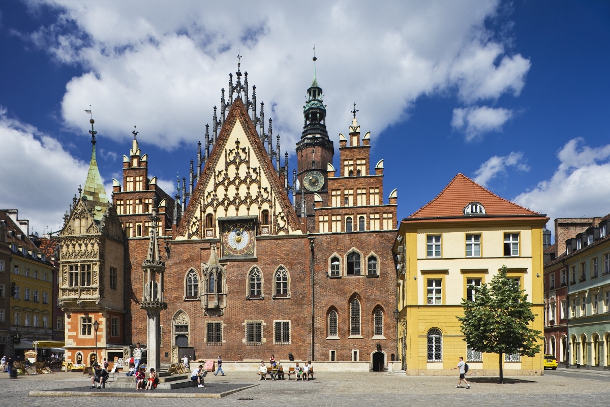 Egy óvárosi épület törönyórával