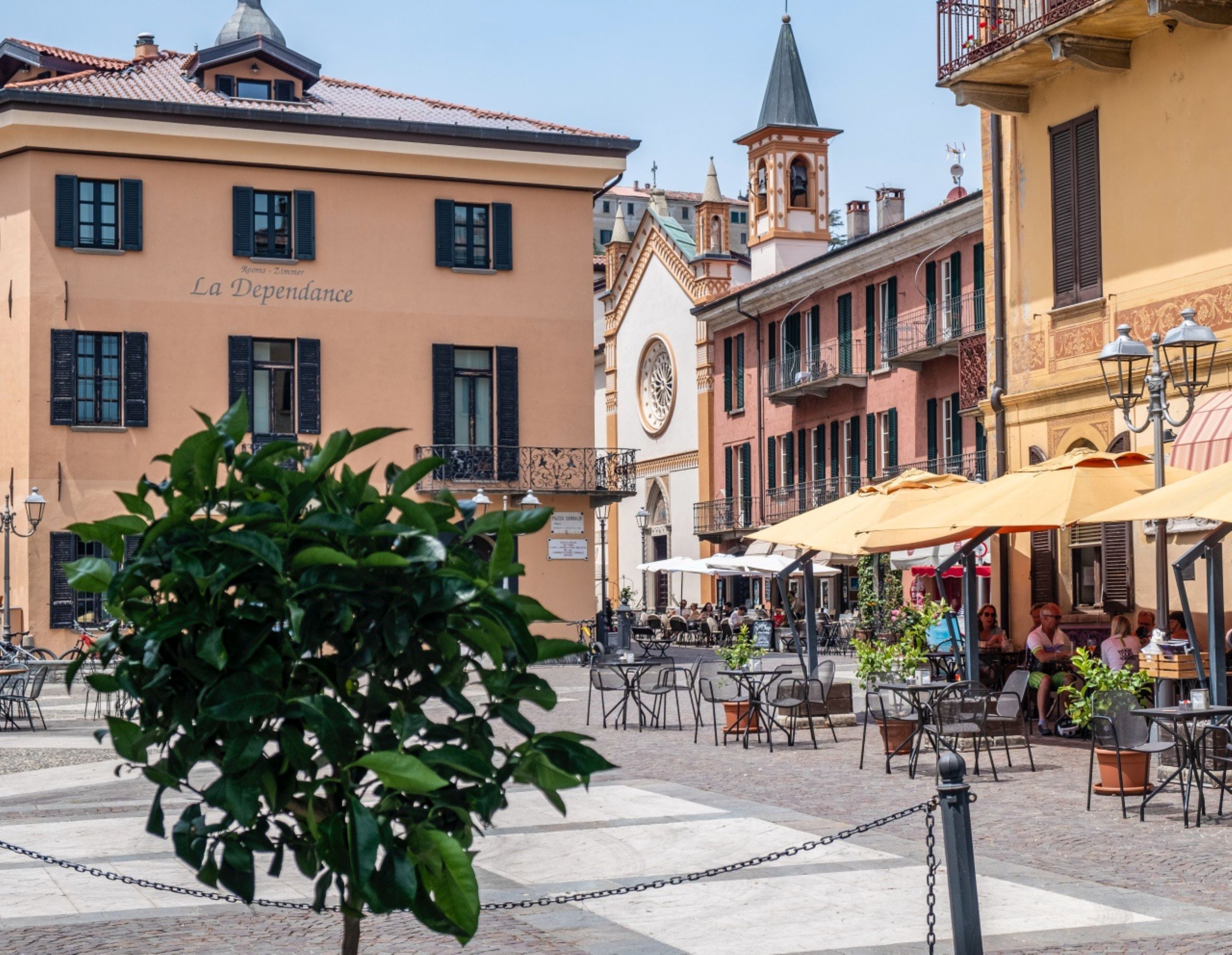 Comói-tó, Villa del Balbianello tér, templommal