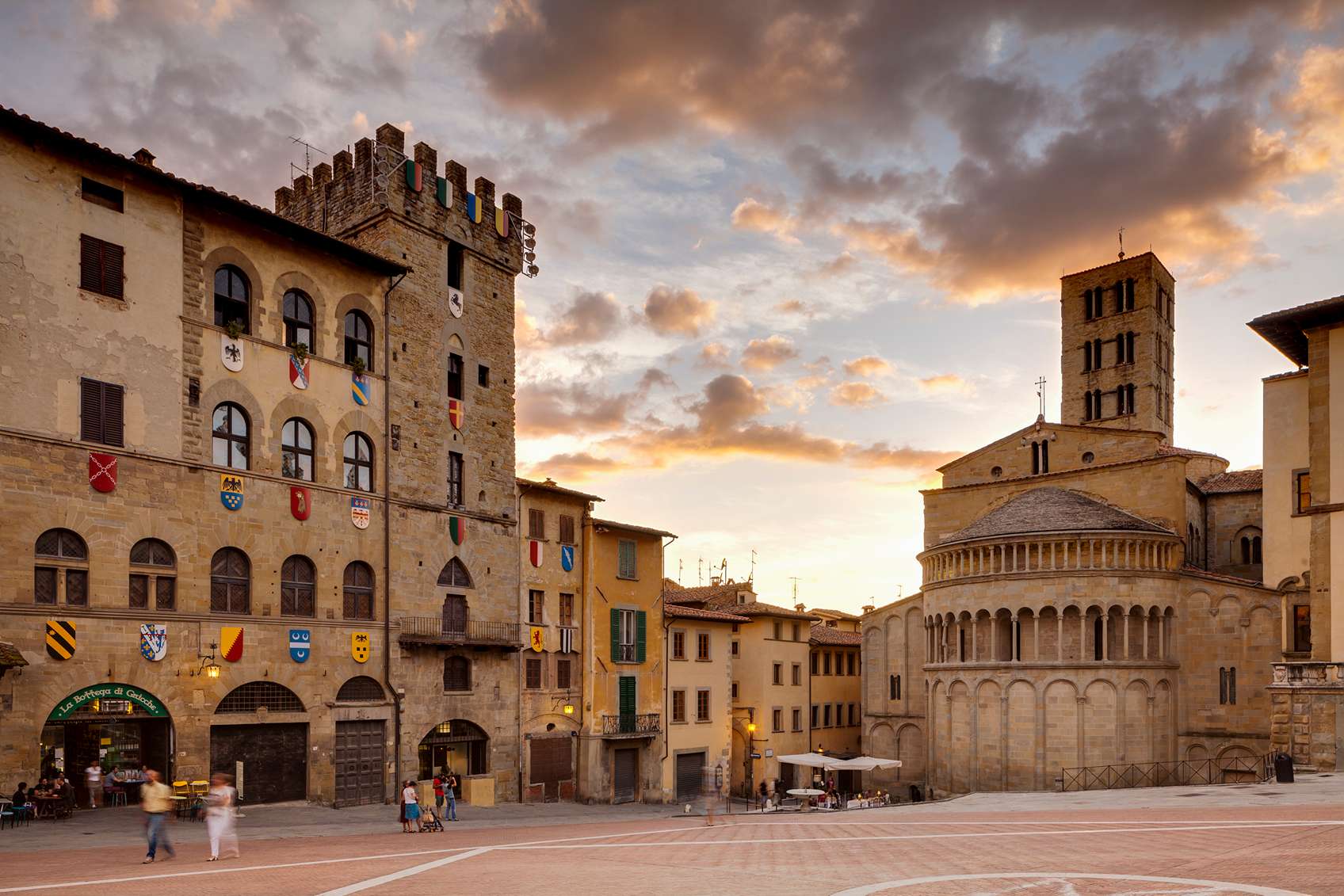 Olasz település felhőkkel