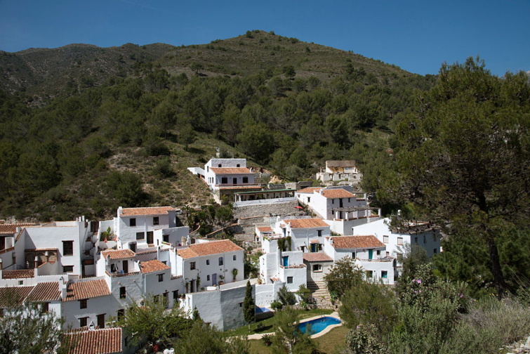 Fehér házak a hegyoldalban