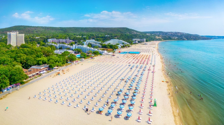 Tengerparti üdülőhely Bulgária északkeleti részén. 