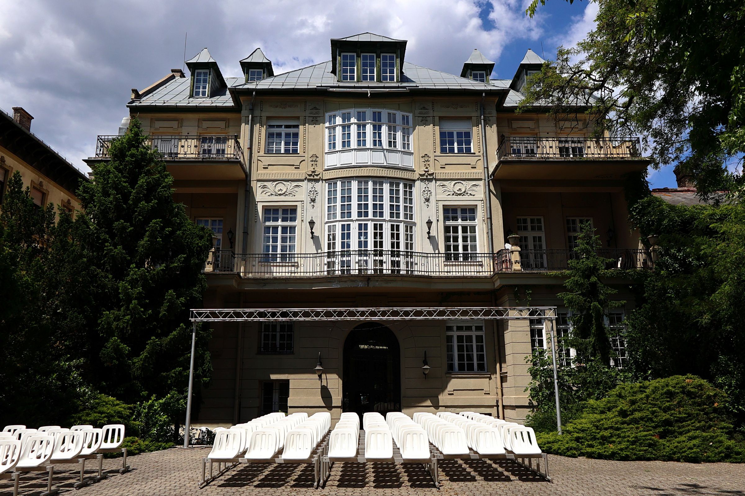 Az Egyedi-palota belső udvara.