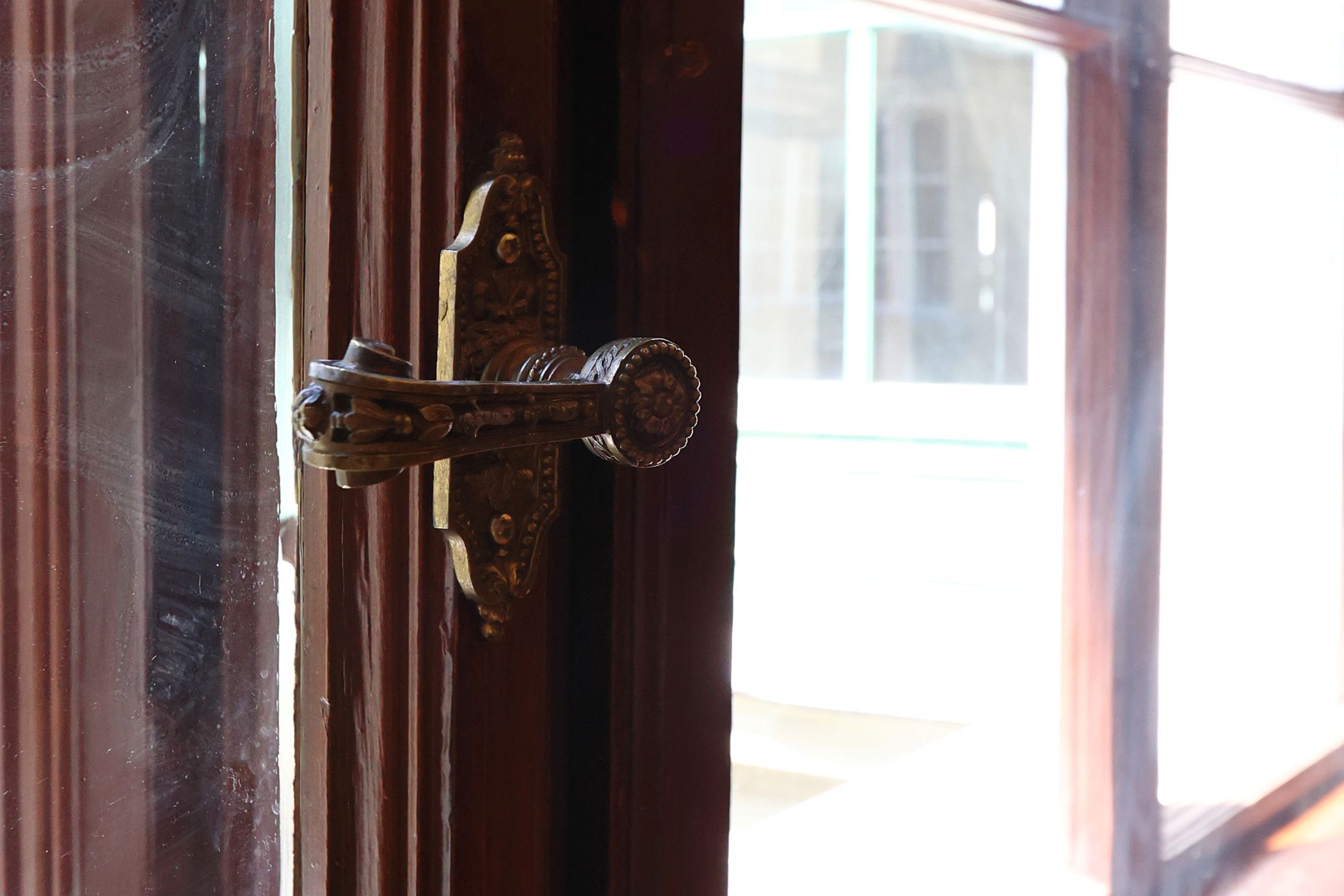 Az Egyedi-palota Vadásztermének eredeti ablakkilincse.