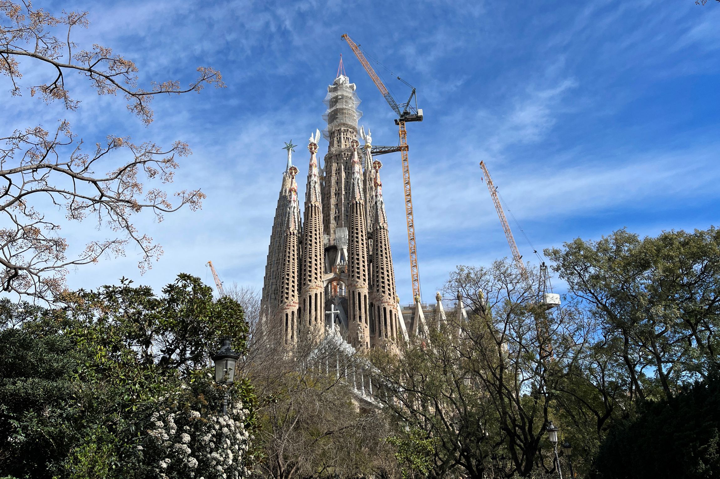 Elérte végső magasságát a barcelonai Sagrada Família.