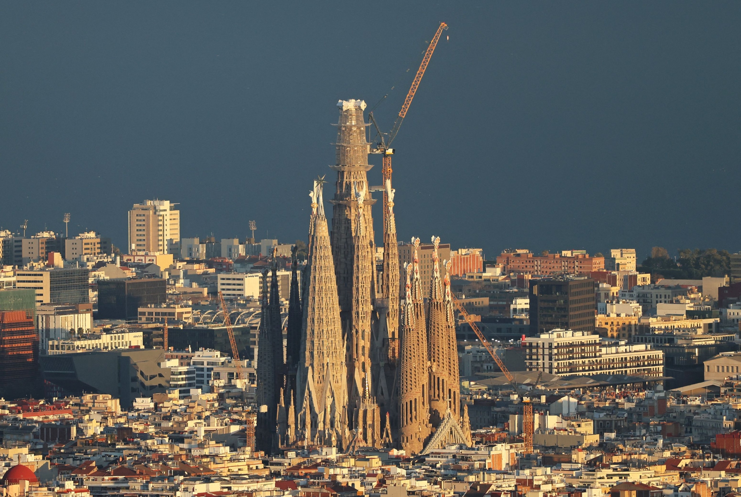 Elérte végső magasságát a barcelonai Sagrada Família.